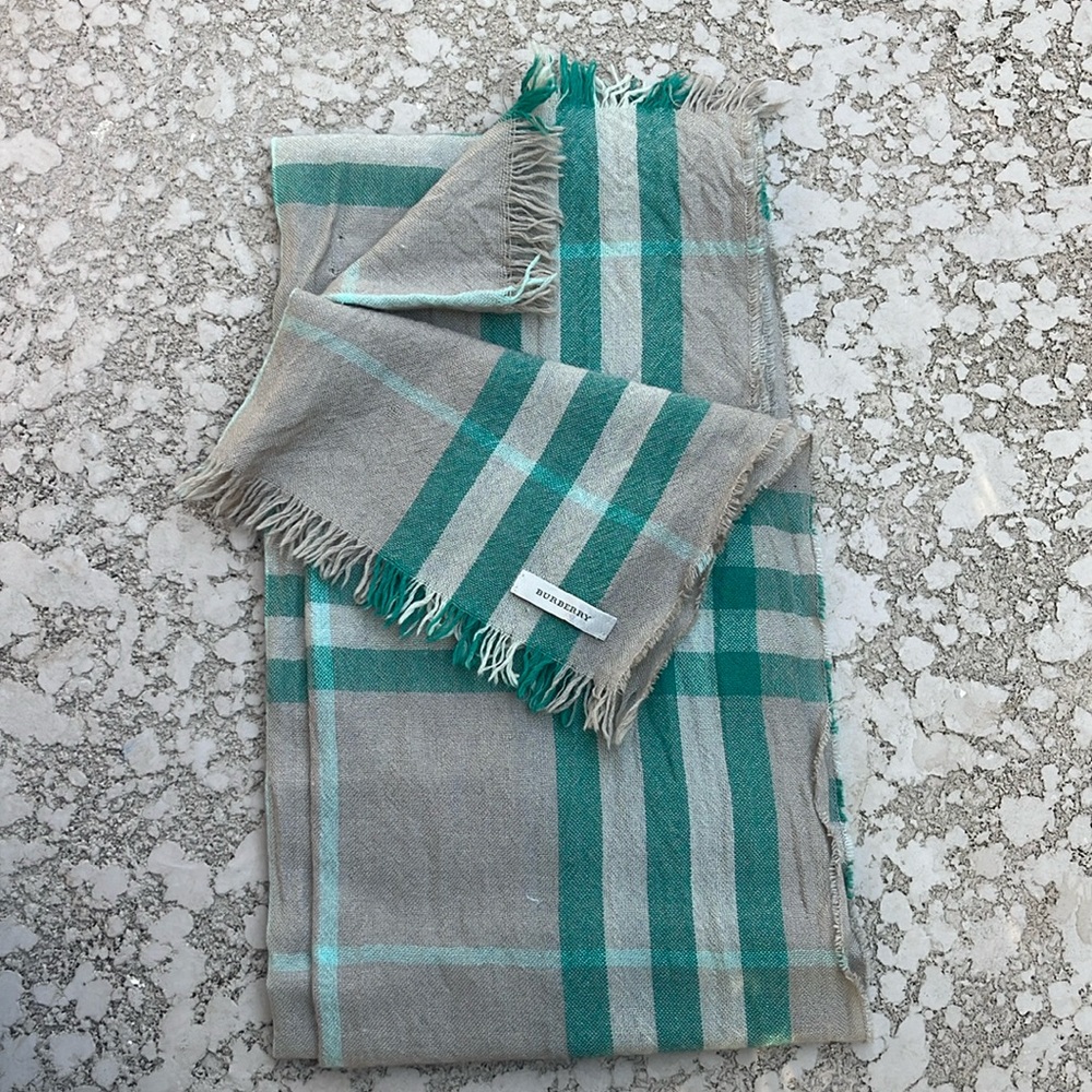 Burberry light weight scarf